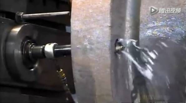 比人還大的大型閥門是怎么制造出來的？-